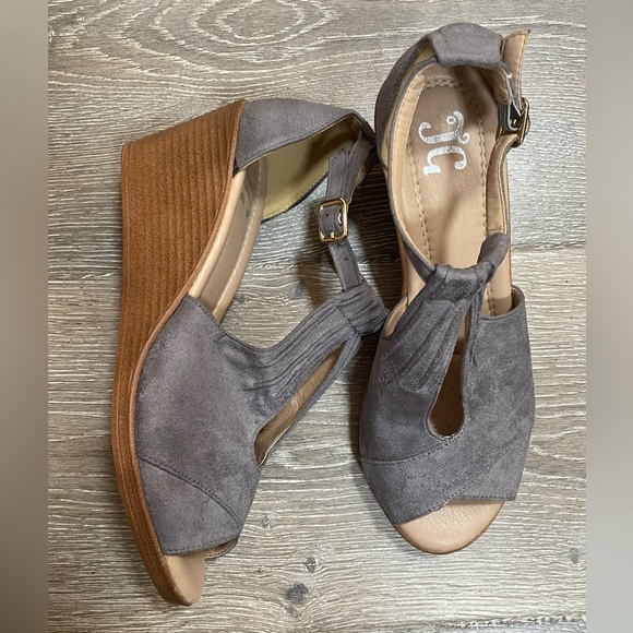 JG Shoes - JG Journee Wedge Heal Gray Suede-like material size 6.5 Shoes